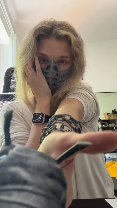 3D printed Scorpion mask and kunai from Mortal Kombat 1995 cosplay props