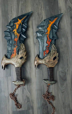Cosplay Kratos God of War with Blades of Chaos